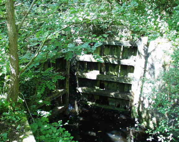 Eysey Lock Bottom Gates - T&S Canal
